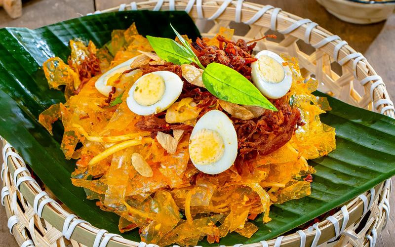 Cách làm bánh tráng trộn tại nhà an toàn, tránh tăng cân