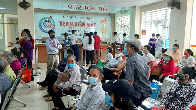 Khám bệnh tại Bệnh viện Mắt tỉnh Nam Định