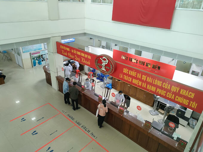 Khám bệnh tại Bệnh viện Phong Da liễu Quy Hòa