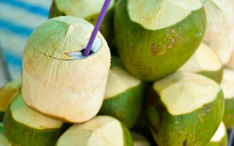 Nước dừa bao nhiêu calo? Lợi ích của nước dừa