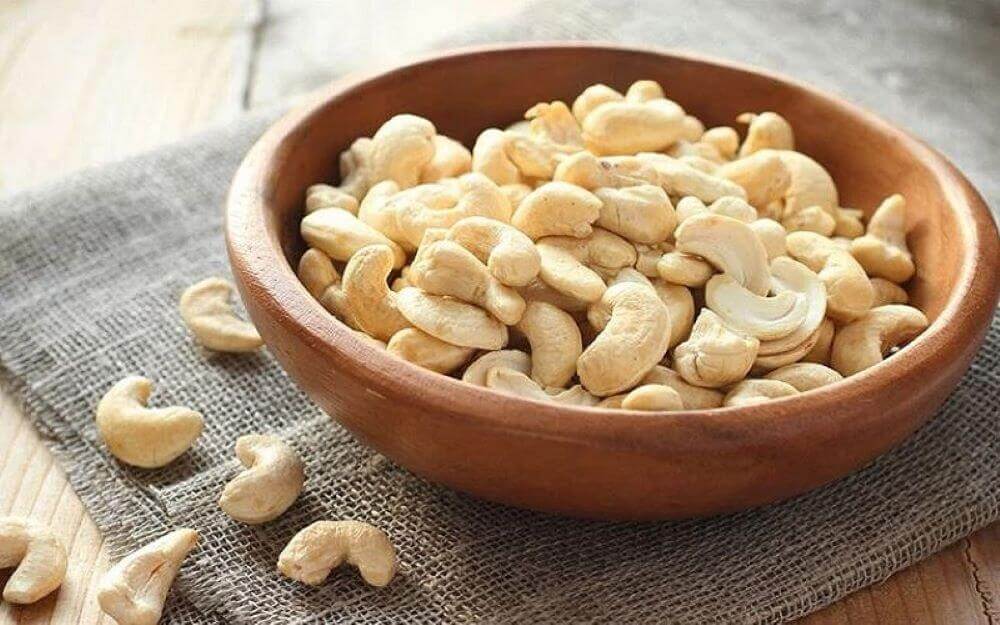 100g hạt điều bao nhiêu calo? Ăn hạt điều có béo không?
