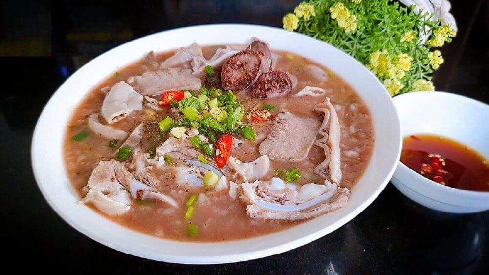 Cháo lòng bao nhiêu calo? Những đối tượng không nên ăn cháo lòng