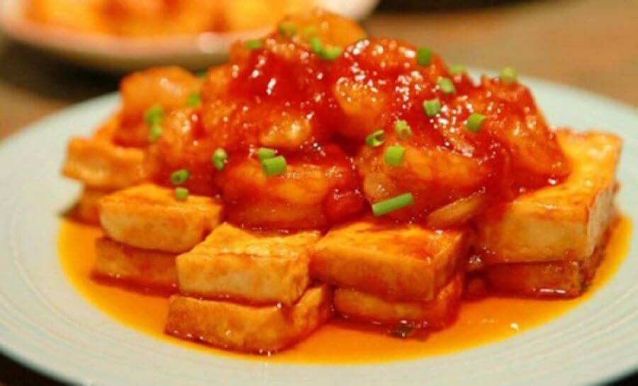 Đậu phụ sốt cà chua bao nhiêu calo? Ăn đậu phụ sốt cà chua có béo không?