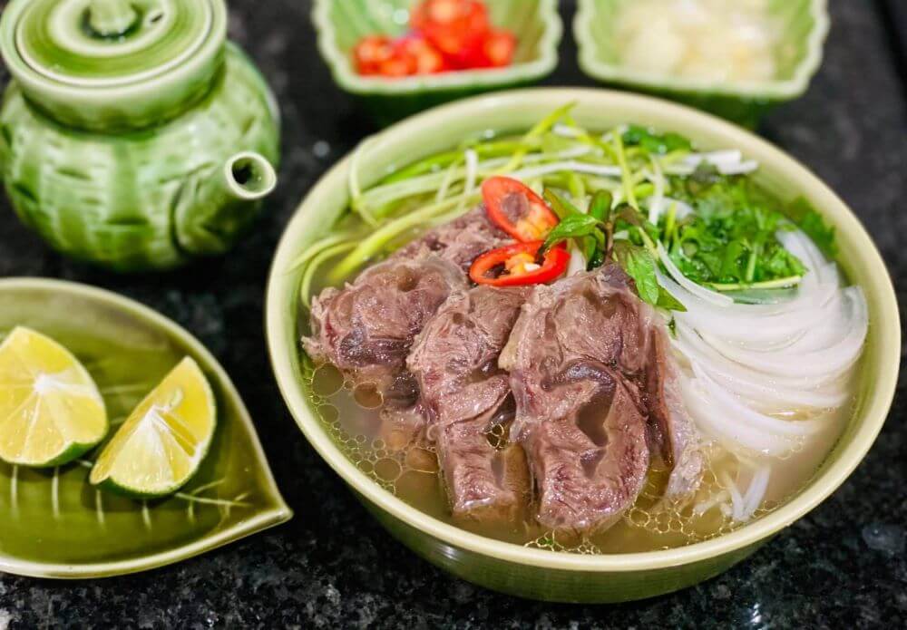 1 tô phở bò bao nhiêu calo?