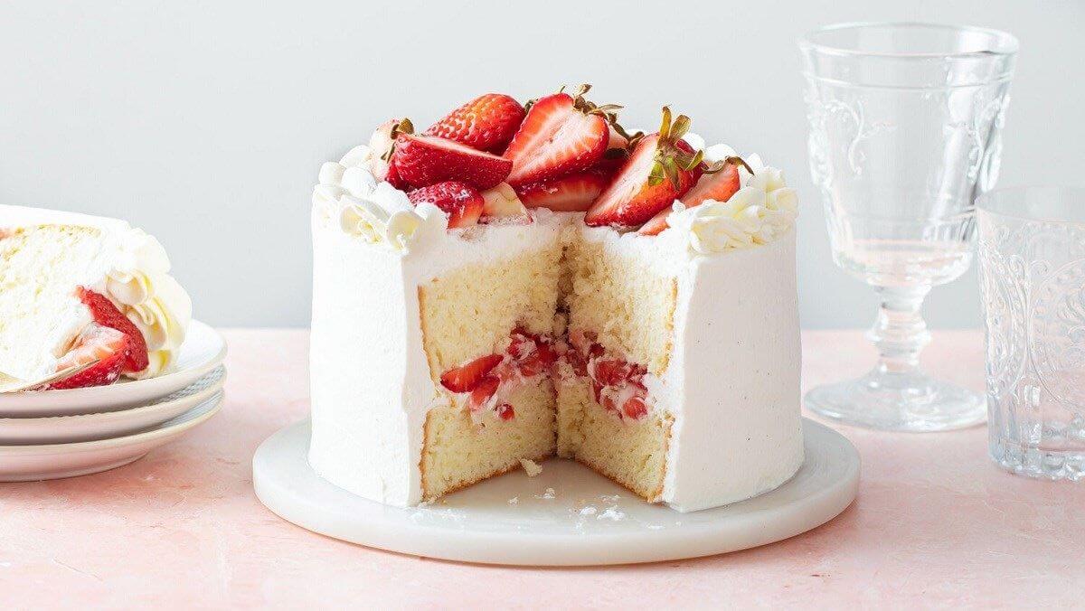Bánh gato (bánh kem) bao nhiêu calo? Ăn bánh gato có béo không?