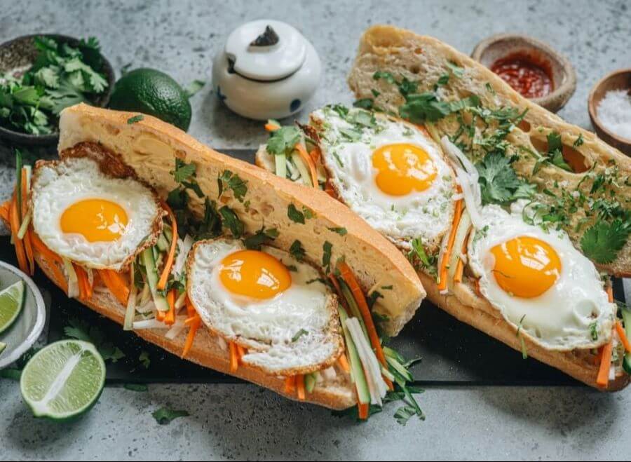 Bánh mì pate trứng bao nhiêu calo? Ăn bánh mì pate trứng có tốt không? 