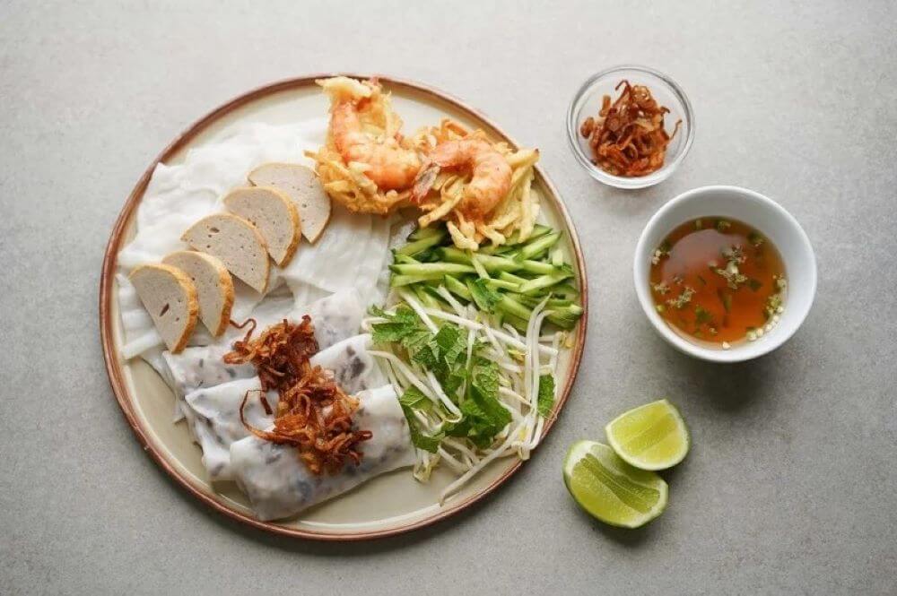 Bánh ướt chả lụa bao nhiêu calo? Cách ăn bánh ướt chả lụa không béo
