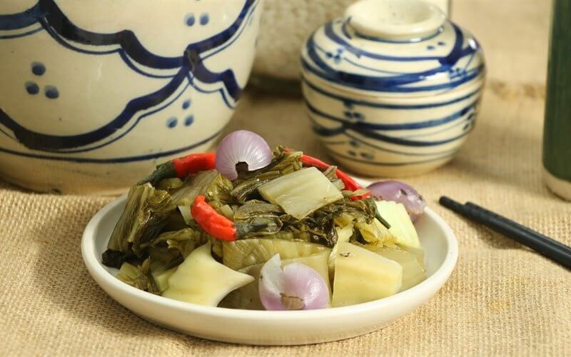 Dưa muối bao nhiêu calo? Tác dụng của dưa cải muối