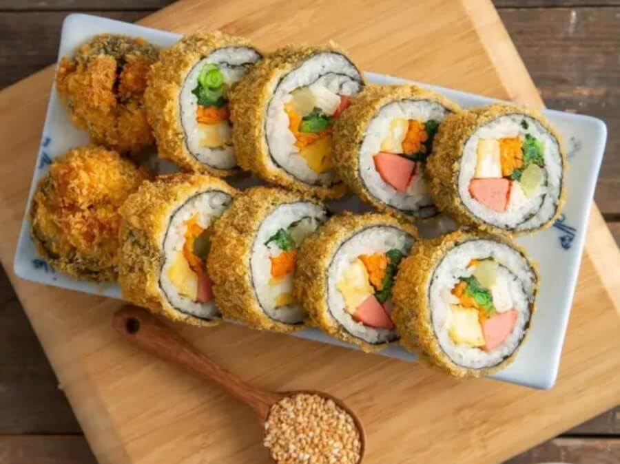 Kimbap chiên bao nhiêu calo? Ăn kimbap có tốt không?