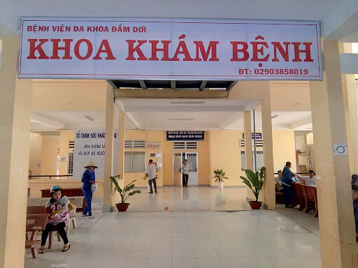 Khám bệnh tại Bệnh viện Đa Khoa Đầm Dơi