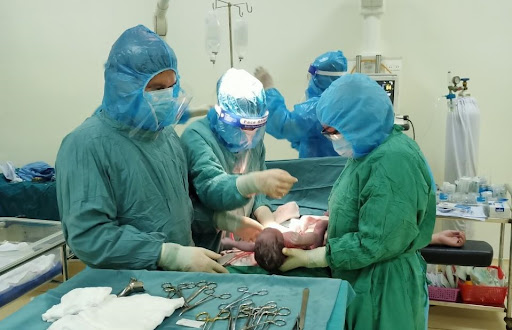 Sản phụ sinh con tại Bệnh viện Đa Khoa Đầm Dơi