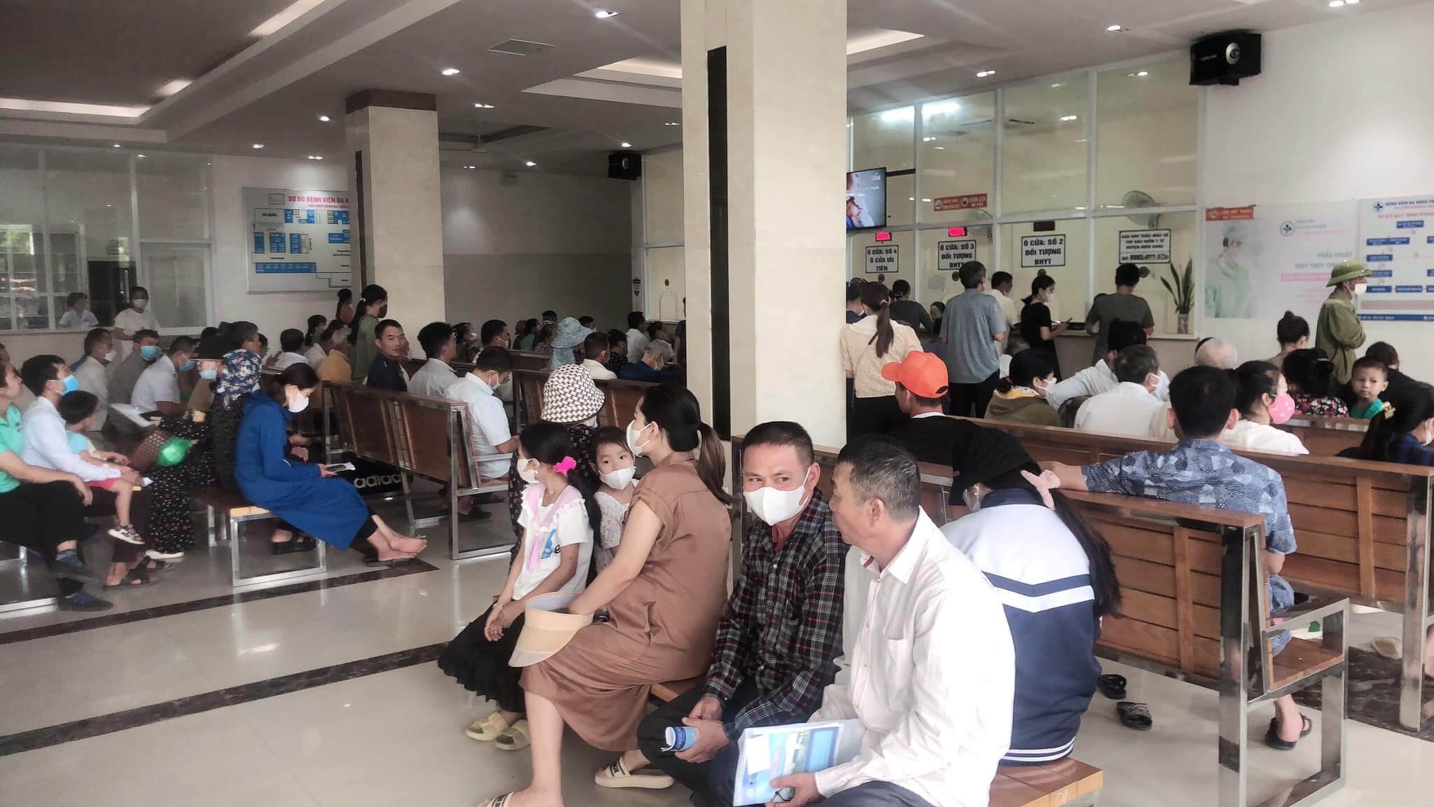 Bệnh nhân đến thăm khám tại bệnh viện