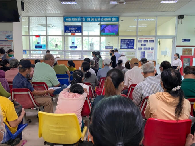Bệnh nhân đến thăm khám tại bệnh viện