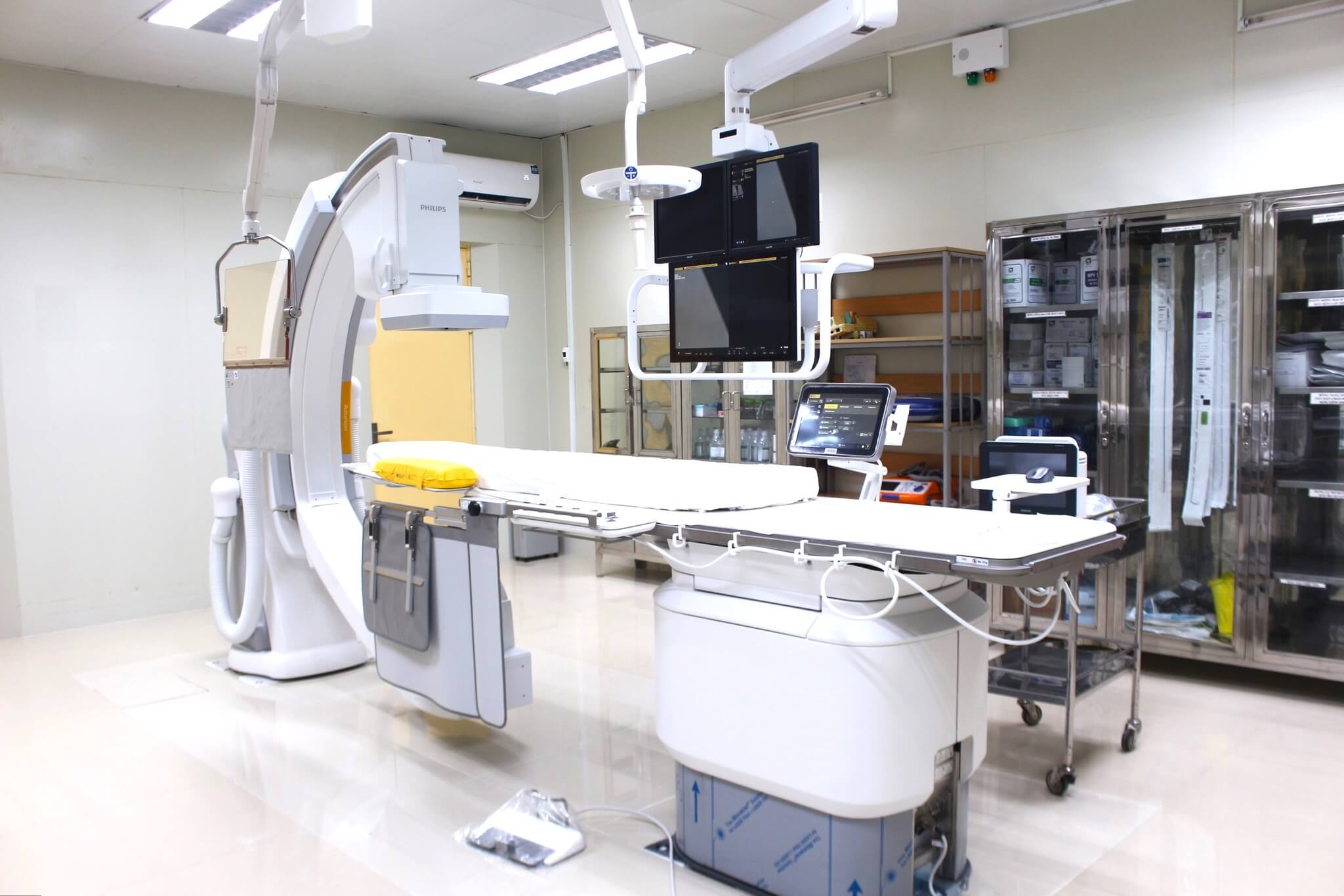 Trang thiết bị y tế hiện đại tại Bệnh viện Đại học Y dược Huế