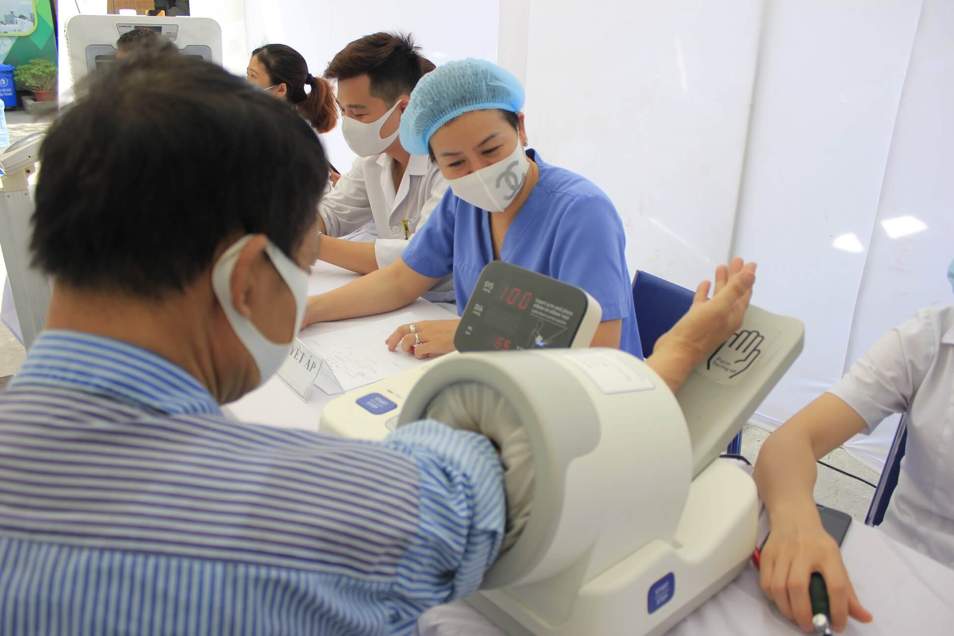 Bệnh nhân đến thăm khám tại bệnh viện