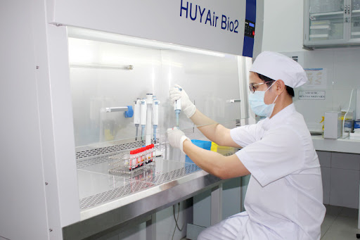 Hoạt động xét nghiệm tại Bệnh viện Huyện Tuy Phong