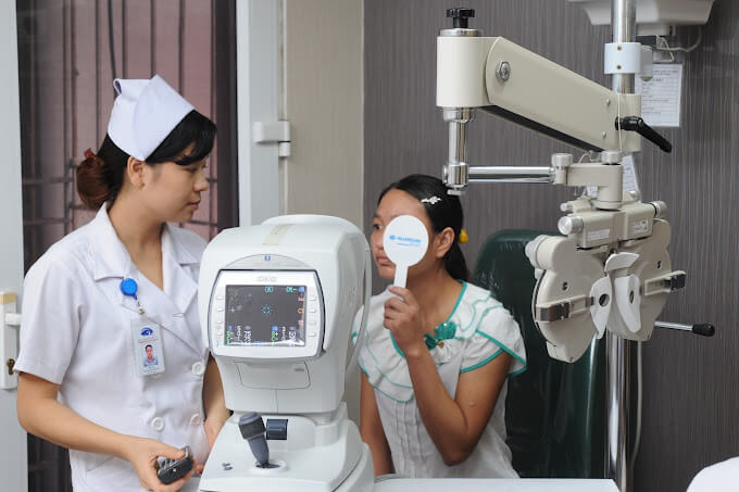 Bệnh nhân khám chữa bệnh tại Bệnh viện Mắt Quốc Tế DND