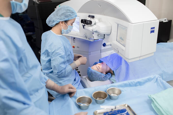 Hoạt động điều trị tại Bệnh viện Mắt Quốc Tế DND