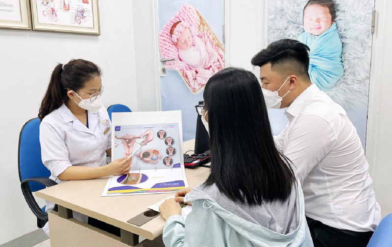 Bệnh nhân được tư vấn sức khỏe tại bệnh viện