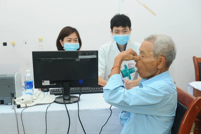 Bệnh nhân khám bệnh tại Bệnh viện Phổi tỉnh Thừa Thiên Huế