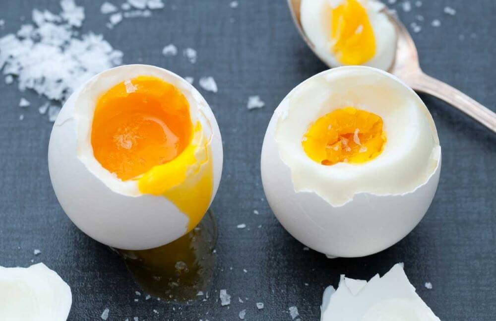 Trứng lòng đào bao nhiêu calo? Những lưu ý khi ăn trứng lòng đào