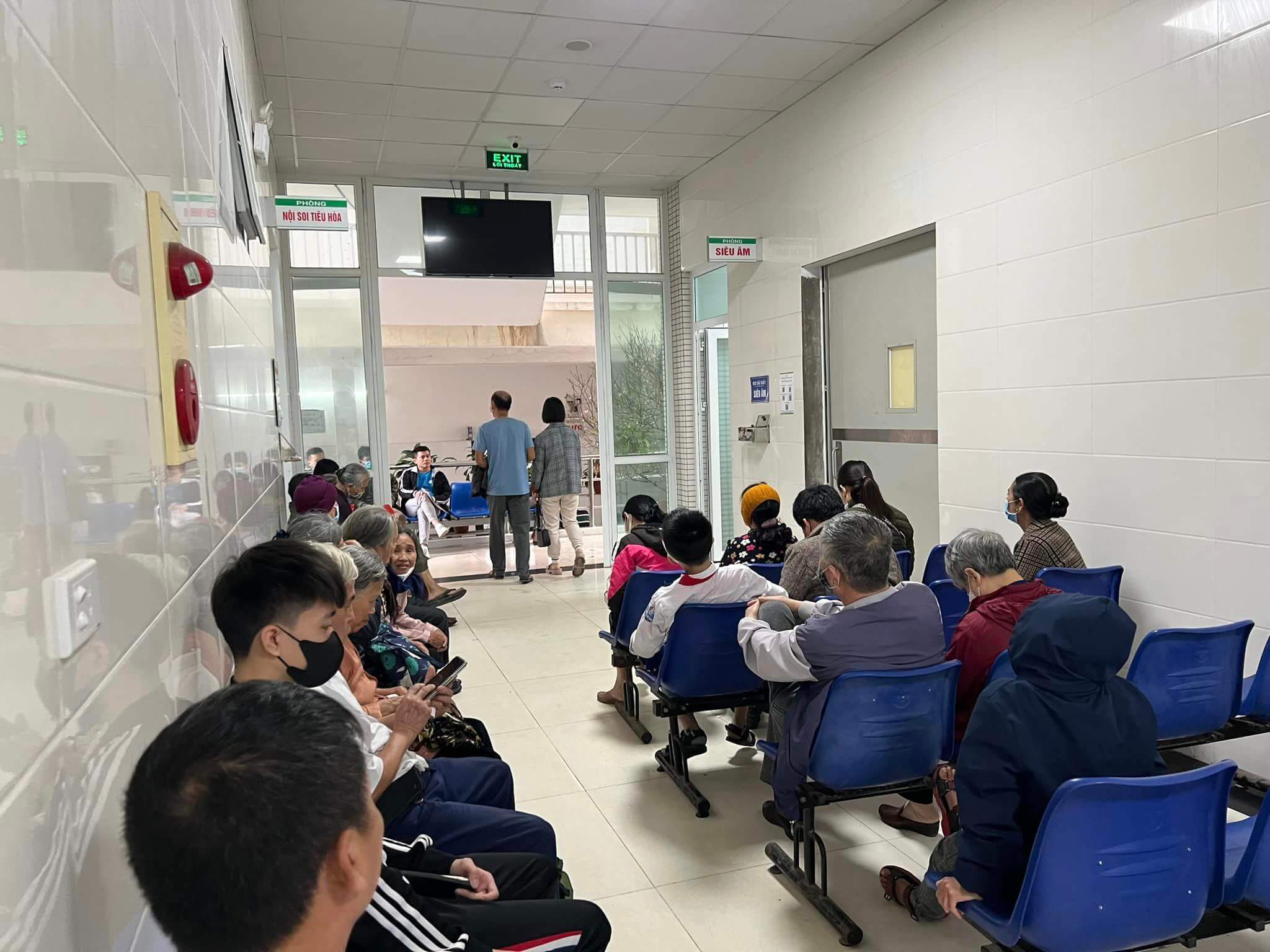 Bệnh nhân đến thăm khám tại bệnh viện