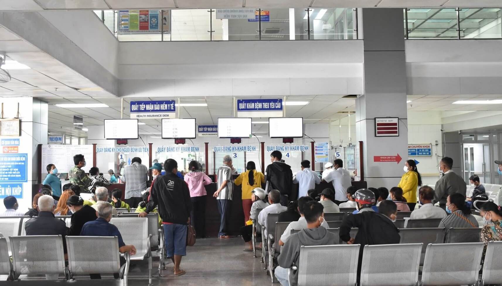 Bệnh nhân đến thăm khám tại bệnh viện