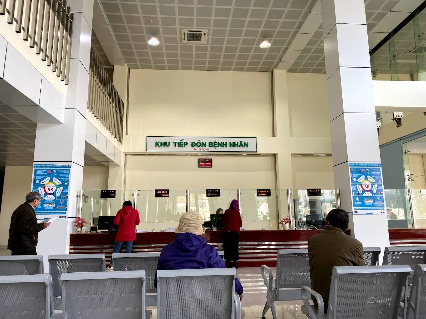 Bệnh nhân đến thăm khám tại bệnh viện