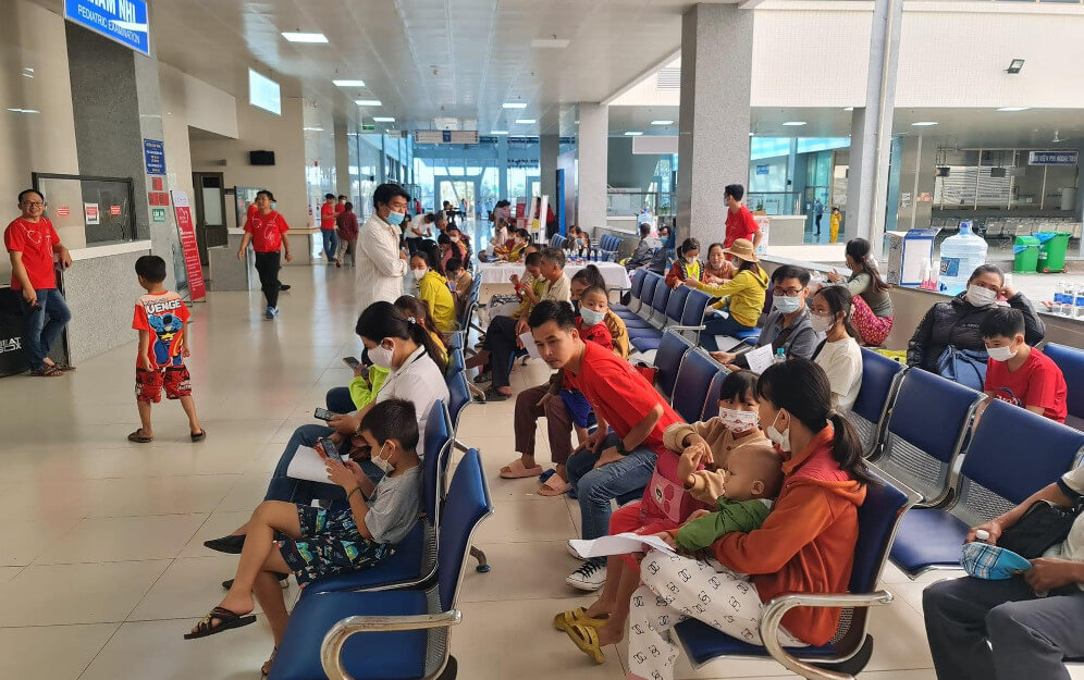 Bệnh nhân đến thăm khám tại bệnh viện