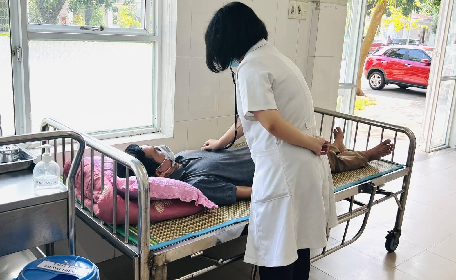 Bệnh nhân đến thăm khám tại bệnh viện