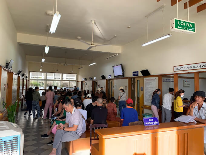 Bệnh nhân đến điều trị tại bệnh viện