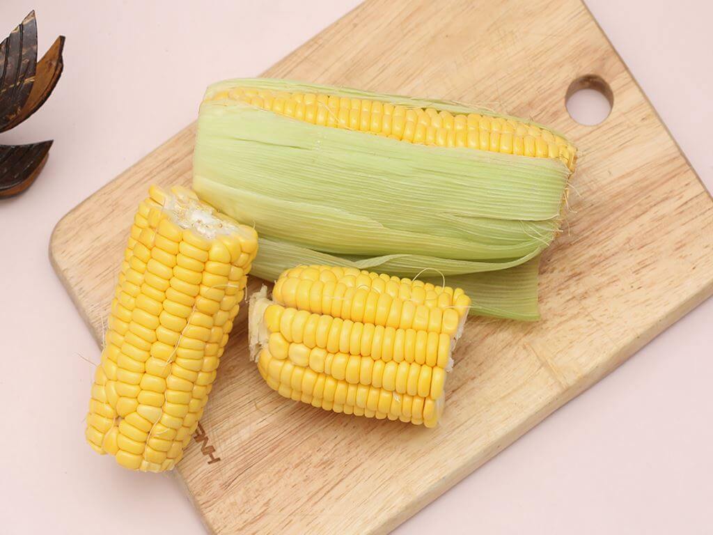 Một quả ngô (bắp) bao nhiêu calo? Ăn ngô ngọt có giúp giảm cân không?