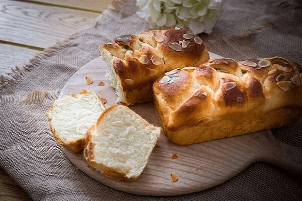 Bánh mì hoa cúc bao nhiêu calo? Ăn nhiều có tăng cân không?