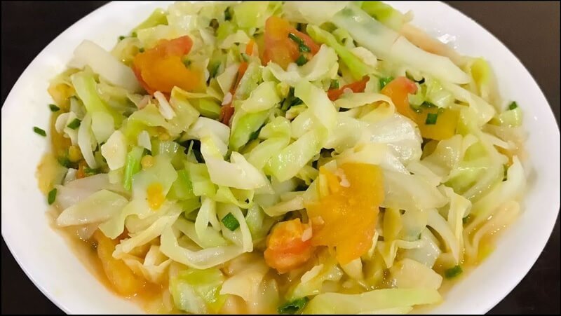 Theo một số nghiên cứu, 100g bắp cải xào có chứa khoảng 56 calo