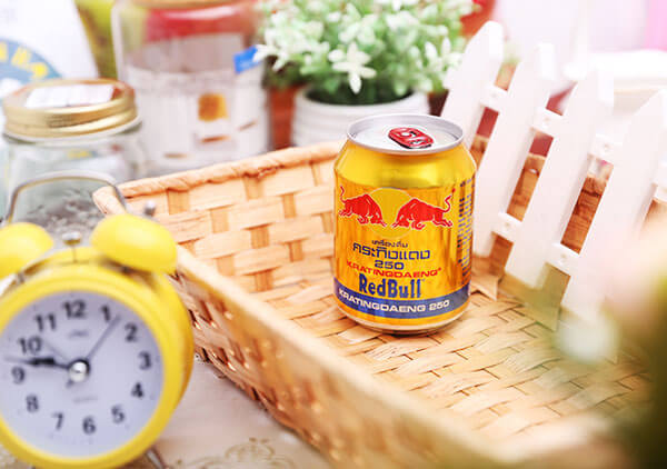 Một lon bò húc 250ml chứa khoảng 105 - 180 calo