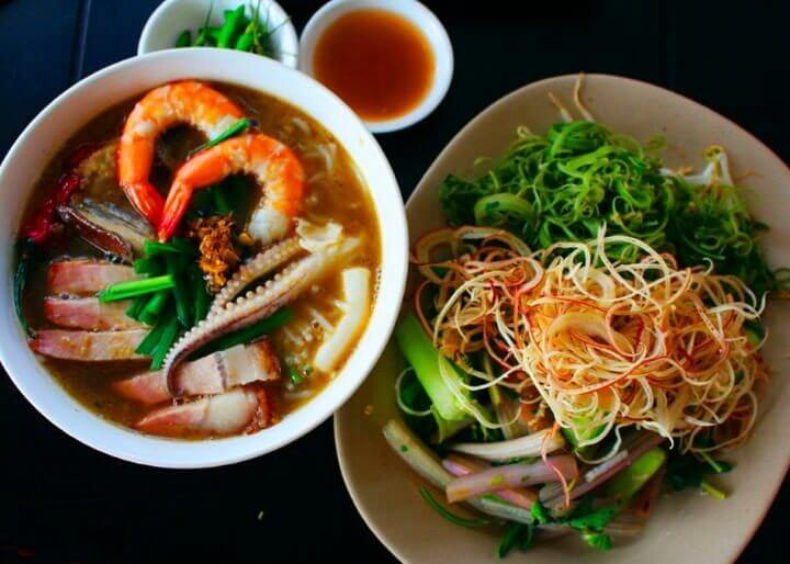 Một tô bún mắm thông thường có thể cung cấp khoảng 480 calo