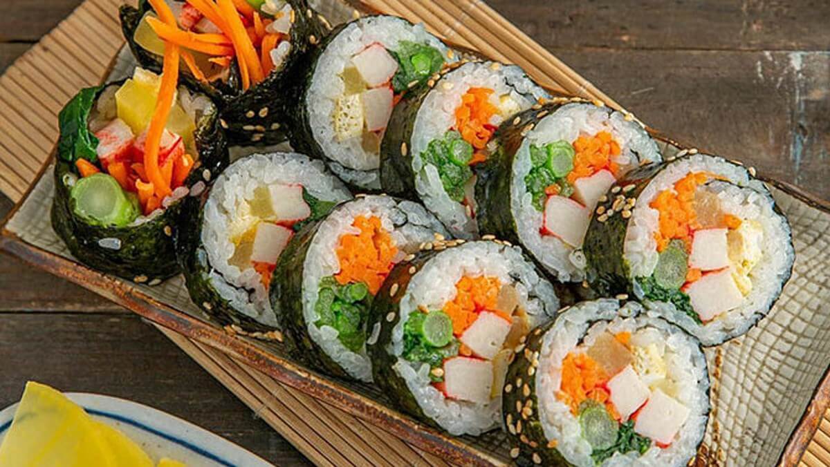 Cơm cuộn bao nhiêu calo? Ăn cơm cuộn có tăng cân không?