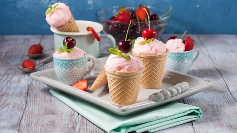 Trung bình 1 cây kem có kích cỡ vừa phải (khoảng 135g) sẽ cung cấp 267 calo
