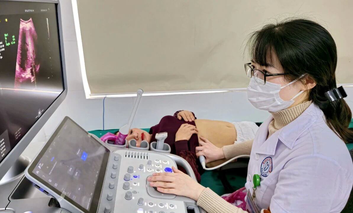 Bệnh nhân đến thăm khám tại bệnh viện