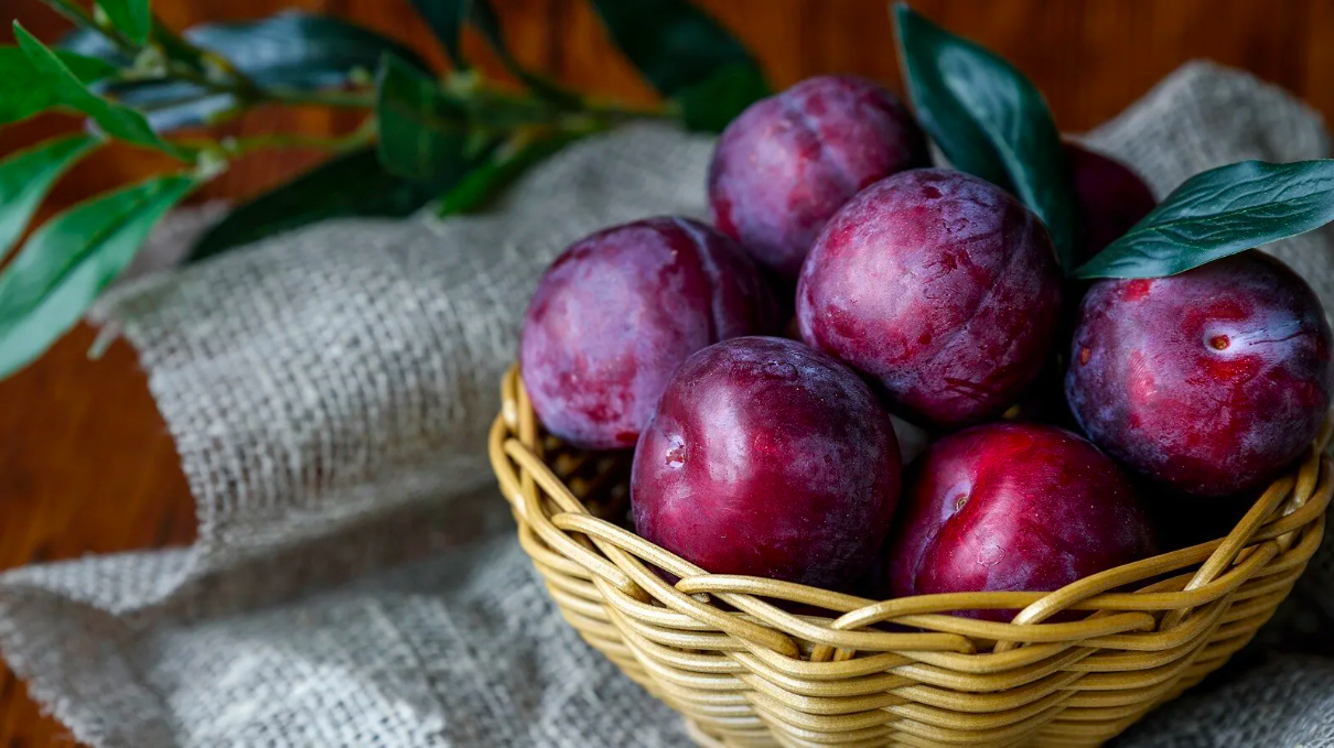 100g mận Hà Nội bao nhiêu calo? Ăn nhiều mận Hà Nội có tăng cân không?
