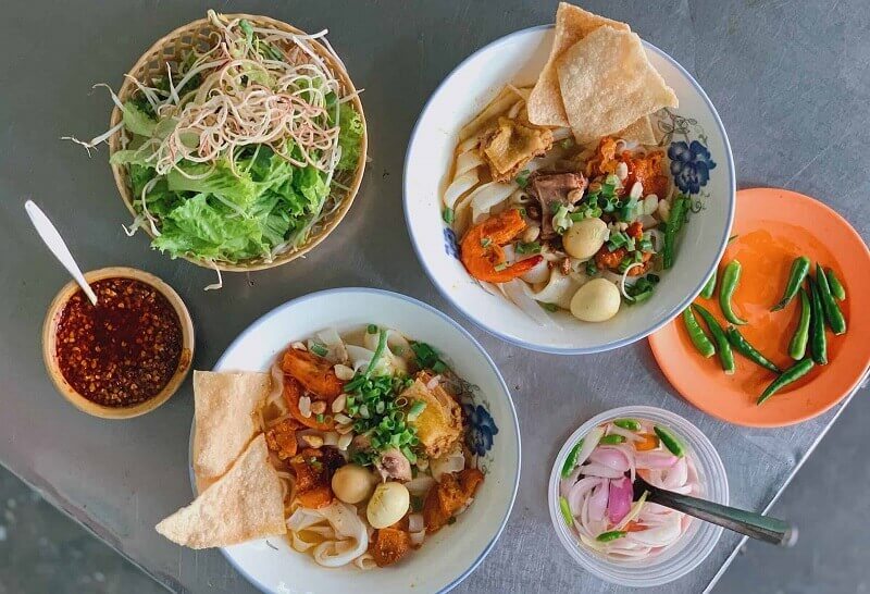 Một tô mì quảng có khoảng 400 đến 500 calo