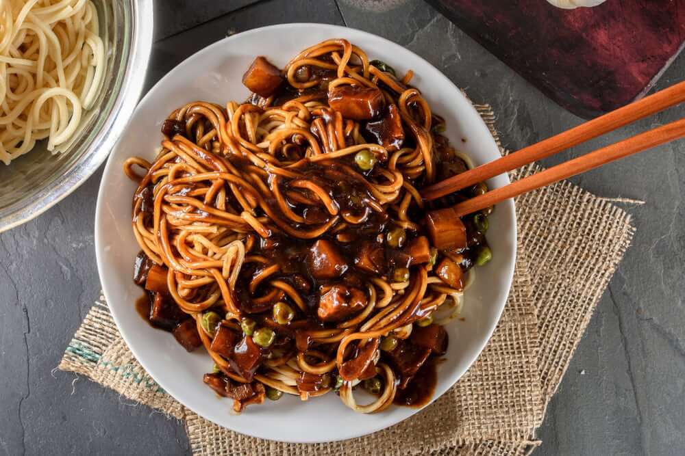 Mì tương đen bao nhiêu calo? Hướng dẫn làm mì tương đen đơn giản tại nhà