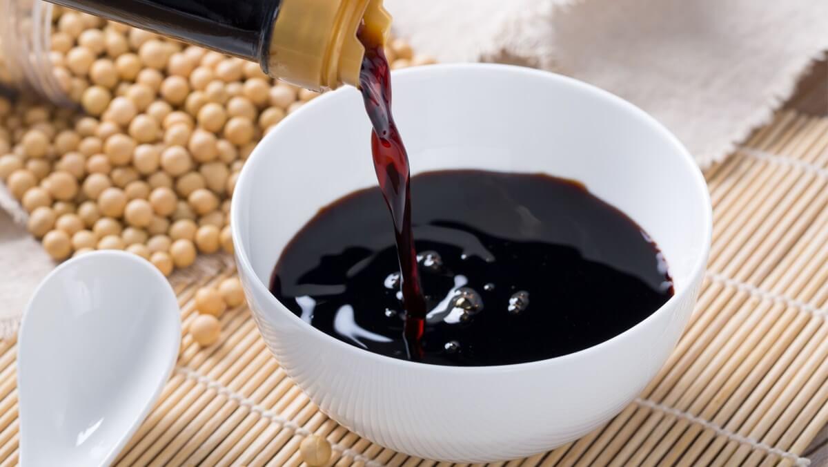 100ml nước tương bao nhiêu calo? Cách giảm cân bằng nước tương